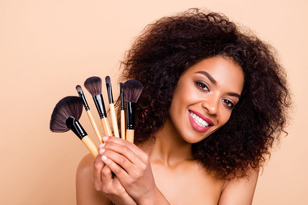 A woman with the best makeup brushes